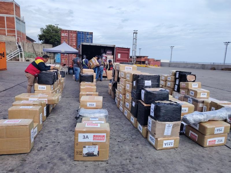 Carga preparada y flejada antes de su despacho