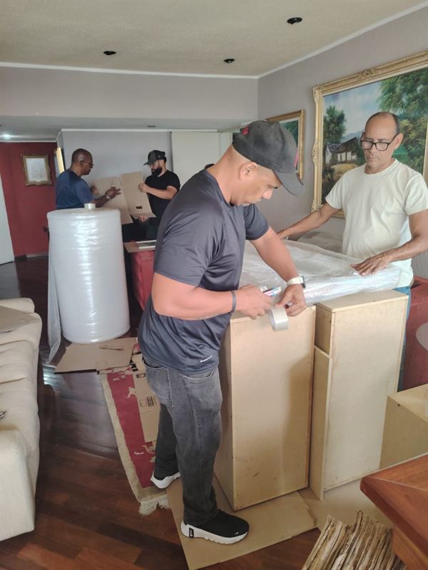 Embalaje de mercancía en las instalaciones del cliente