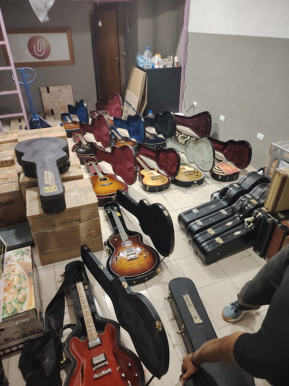 Instrumentos y equipos embalados para su traslado